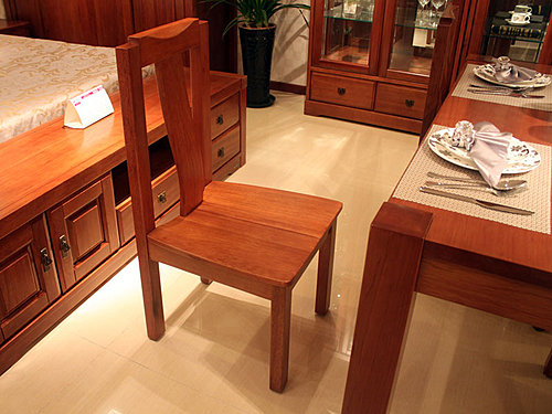 盛世東方實(shí)木家具特賣 床餐桌椅均跌破4.5折，家居在線選購(gòu)指南